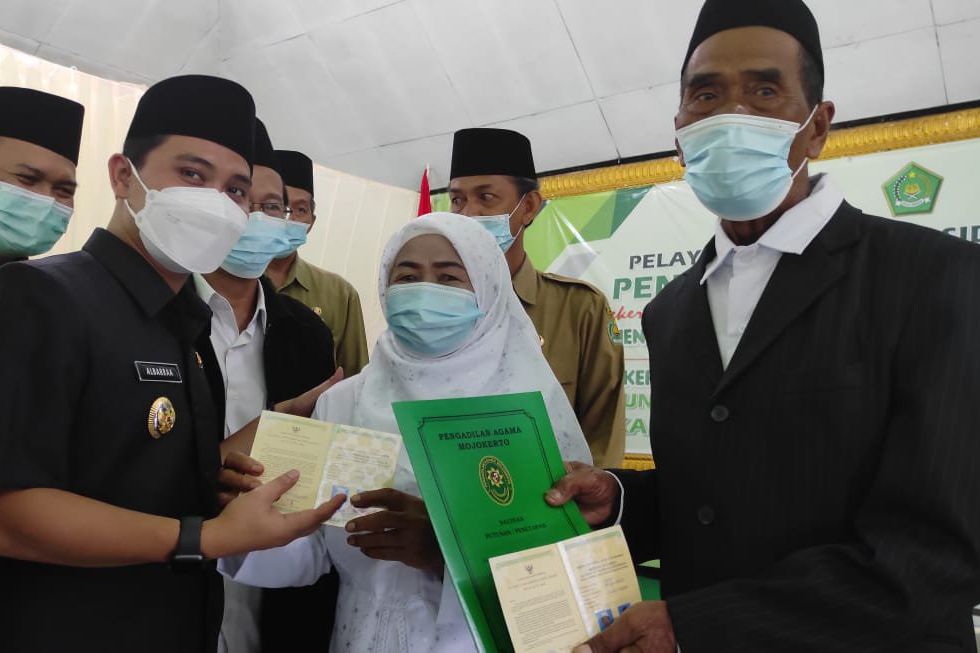 Suami Istri Pasangan Sirri di Mojokerto Jalani Itsbat Nikah Gratis