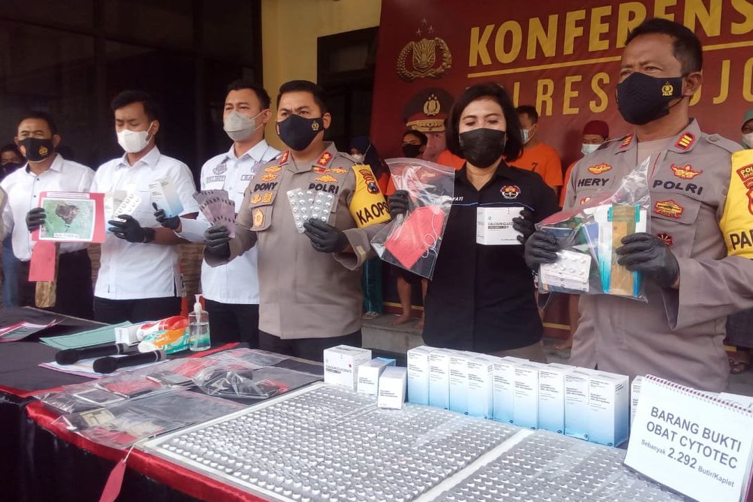 Penahanan Ditangguhkan Polres Mojokerto, Bandar Obat Aborsi Wajib Lapor
 