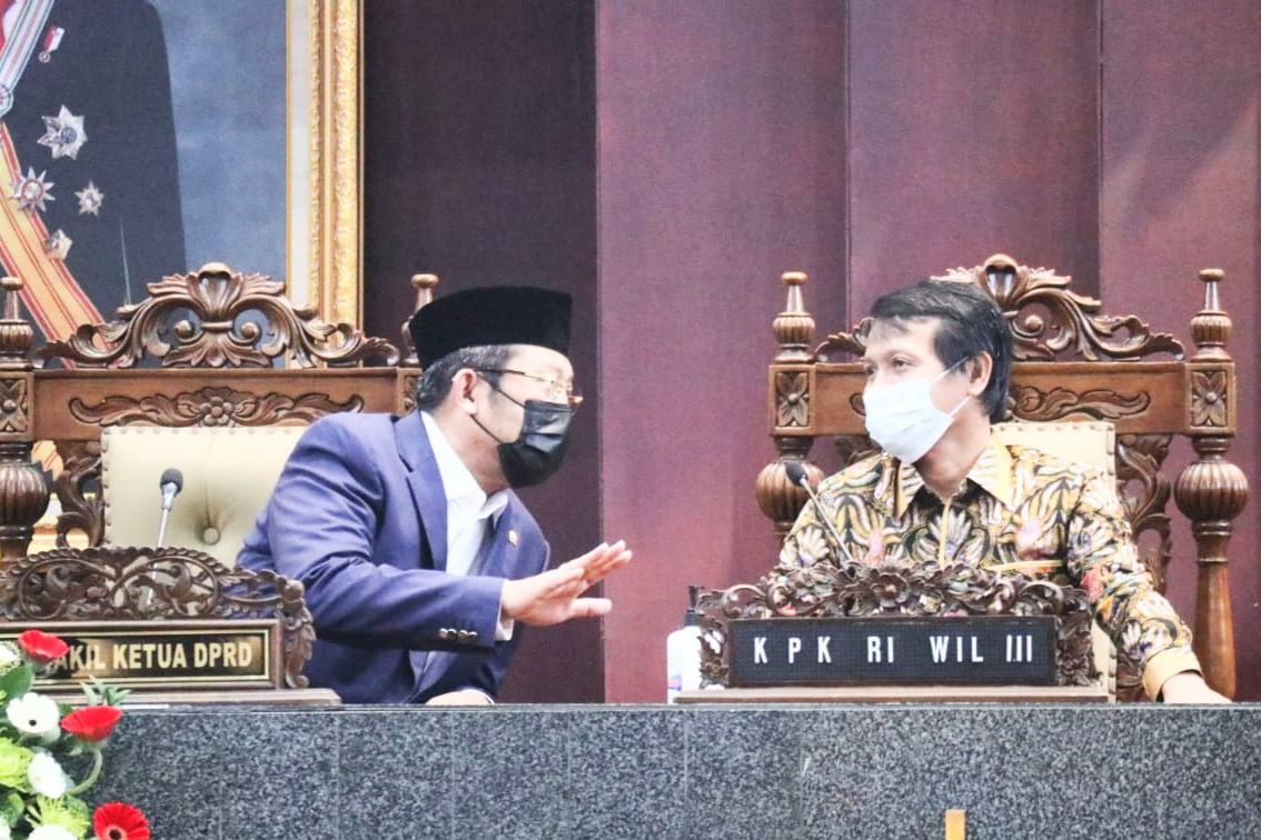 Sahat Sebut Kedatangan KPK Peringatan bagi DPRD Jatim