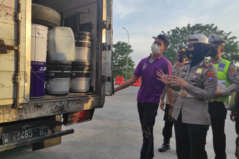 Polresta Mojokerto Uji Coba Larangan Mudik, Kendaraan Luar Kota Diminta Balik