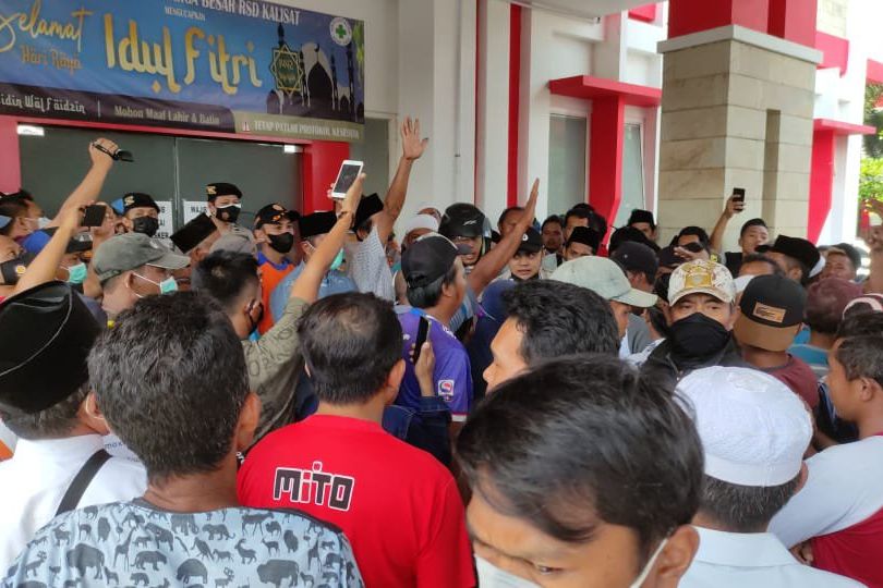 Ratusan Warga di Jember Memaksa Jemput Jenazah Kasun yang Diduga Dikonfirmasi Covid-19