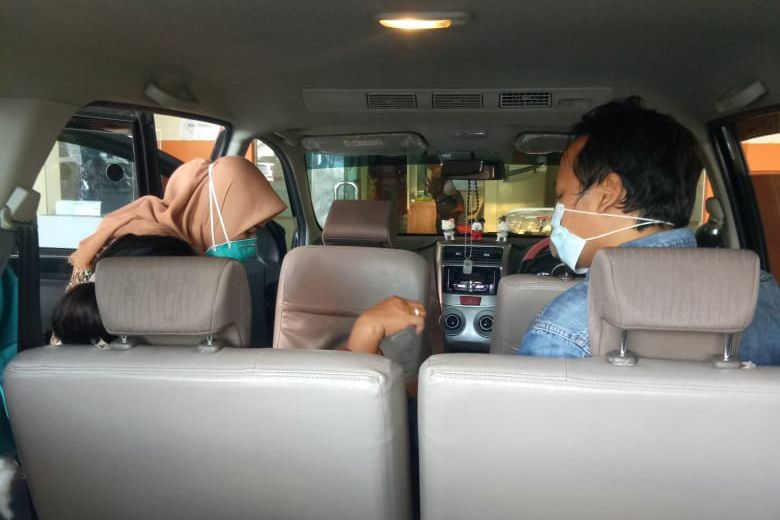 Kisah Sopir Taksi Online Antar Ibu Hamil hingga Melahirkan Dalam Mobil