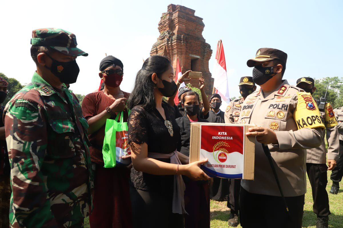 Polres Mojokerto Berikan Bansos untuk Budayawan hingga Perajin Majapahit