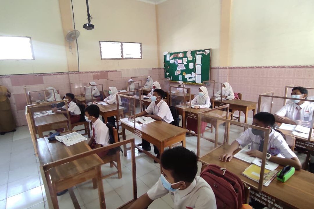 Siswa SMP di Mojokerto Mulai Tatap Muka, Masih Kenakan Seragam SD