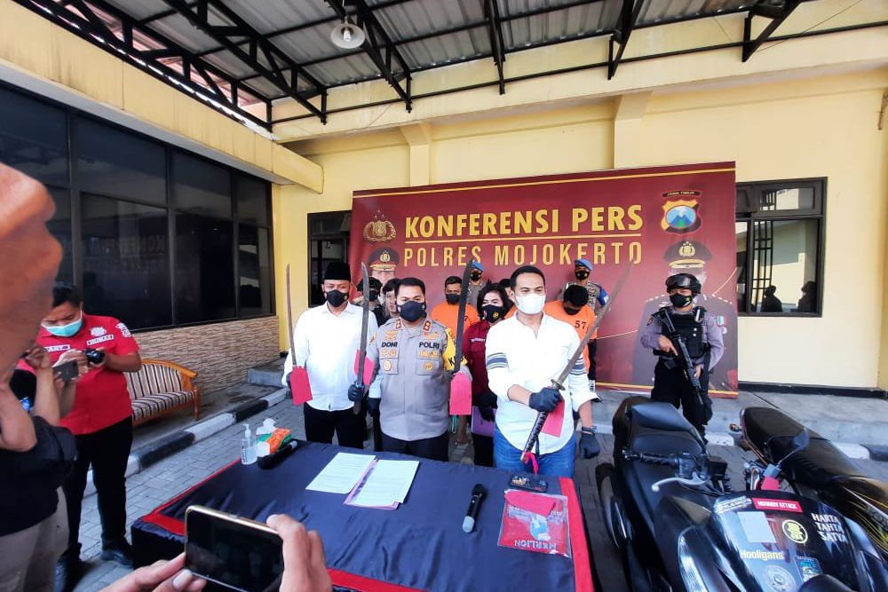 Bacok Warga, Tiga Anggota Geng Motor Diringkus Polres Mojokerto