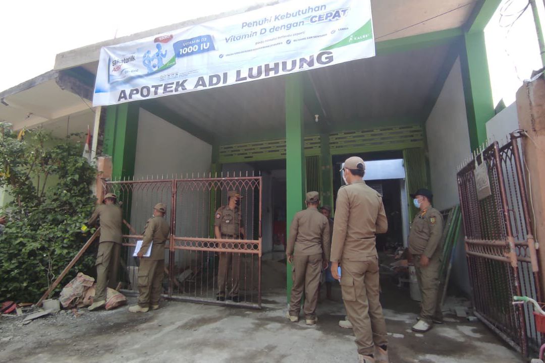 Tak Miliki IMB, Satpol PP Mojokerto Segel Tiga Bangunan