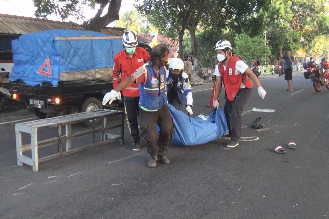 Terpental usai Tabrakan, Pengendara Motor Tewas Terlindas Truk di Mojokerto