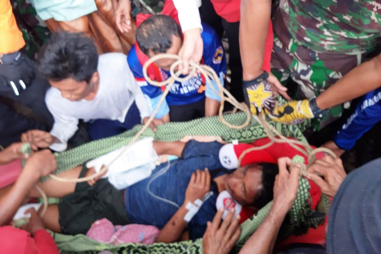 Peziarah Jatuh di Jurang Gunung Ringgit Situbondo Ditemukan Hidup