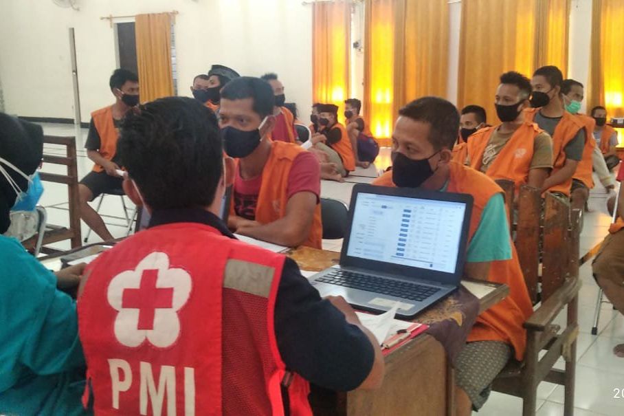 Dosis Terbatas, Warga Binaan Lapas Jember Divaksin Covid-19 Bertahap