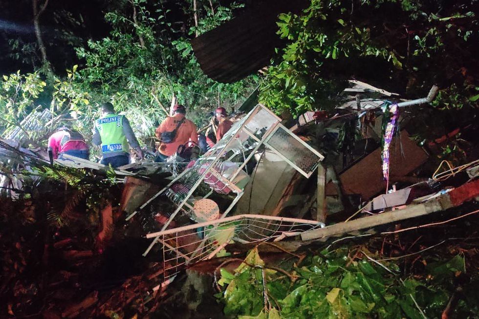 Korban Tewas Tertimpa Pohon Tumbang di Mojokerto Jadi Tiga Orang