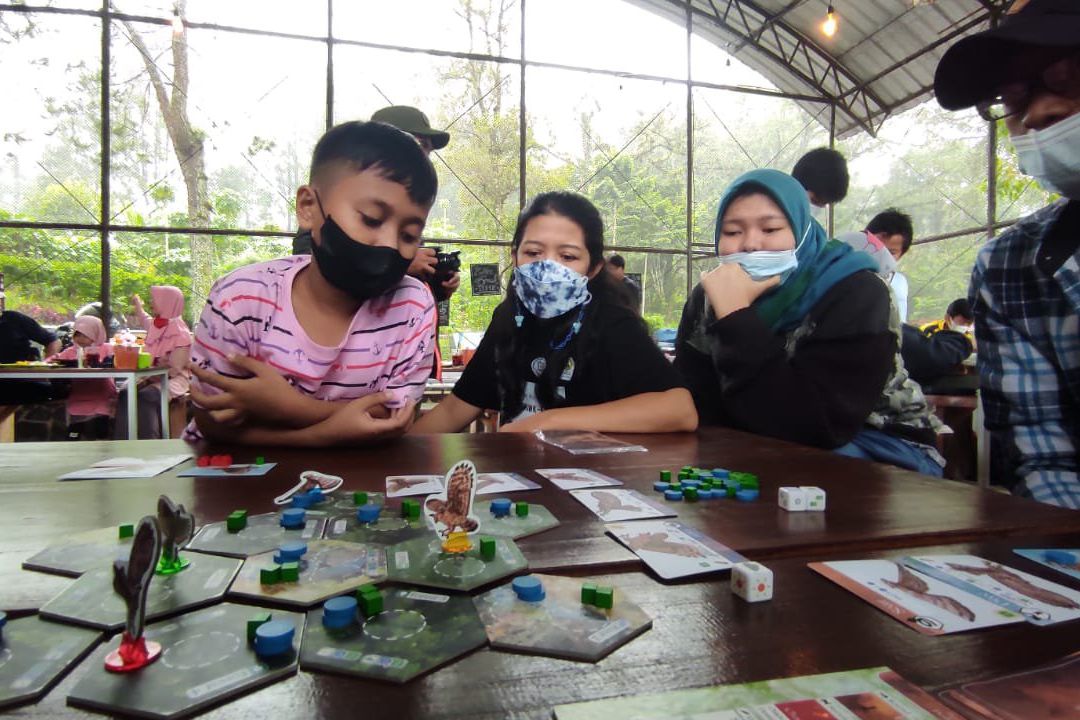 Komunitas Elang Indonesia Kenalkan Karakter Elang Jawa lewat Permainan