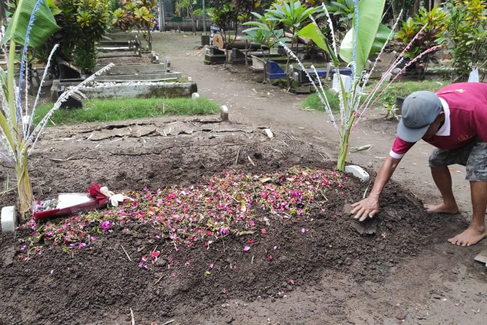Makam Selebgram Mahasiswi UB Korban Aborsi Didatangi Pelayat
