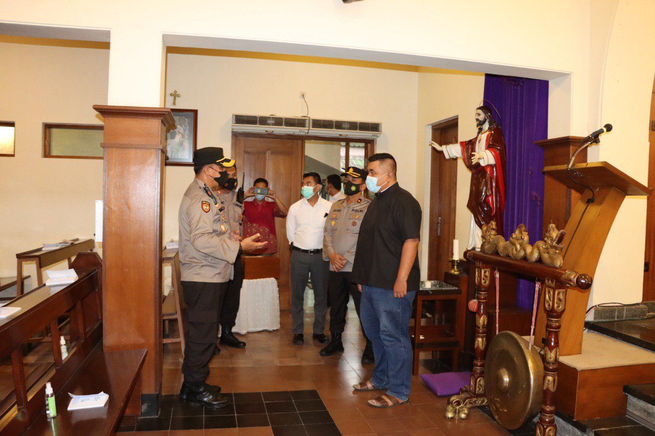 Menjelang Natal, Polres Bondowoso Tinjau Pengamanan dan Prokes Gereja 