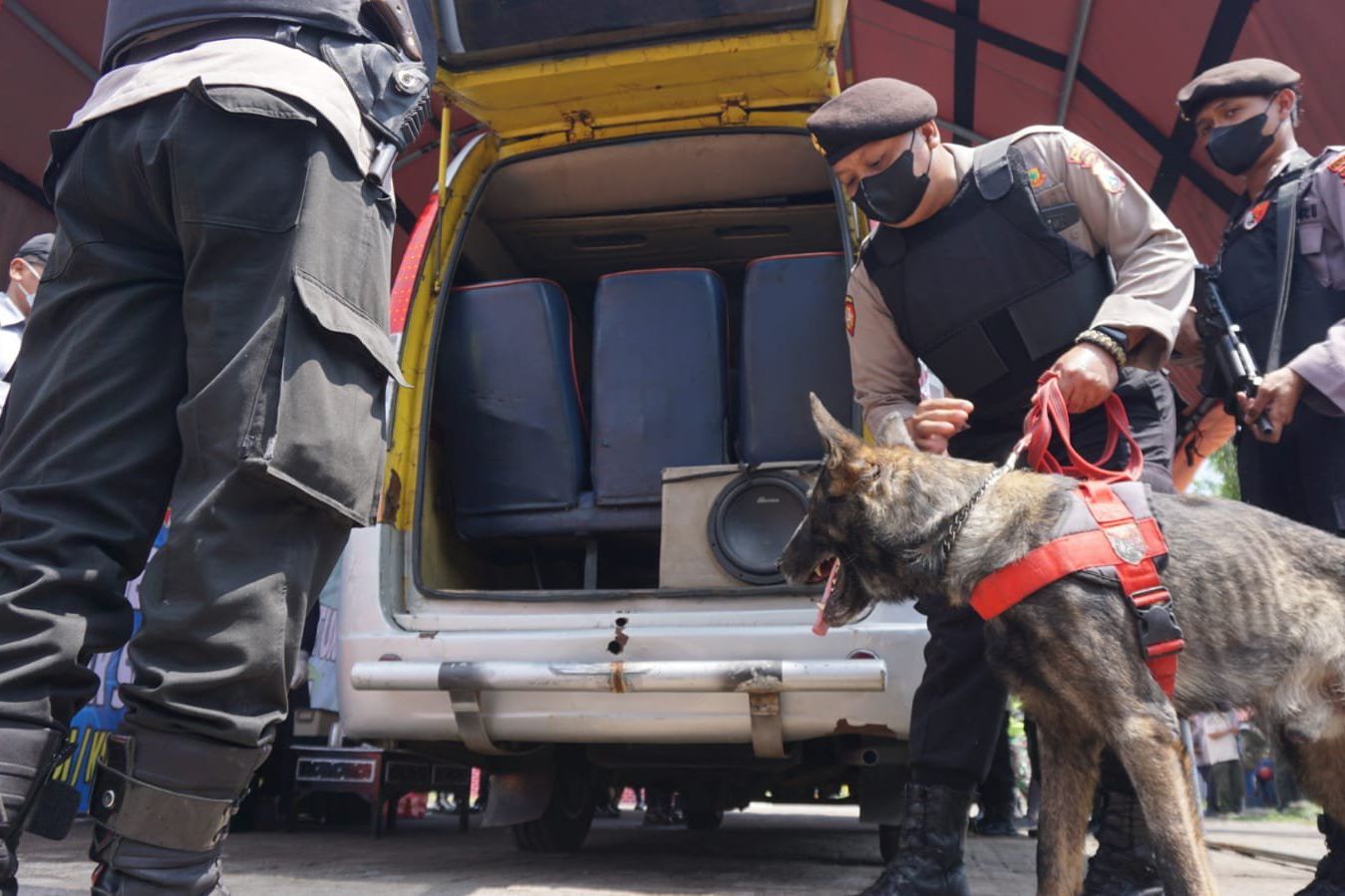 Menjelang Nataru, Polres Mojokerto Tes Urine Sopir dan Periksa Kendaraan