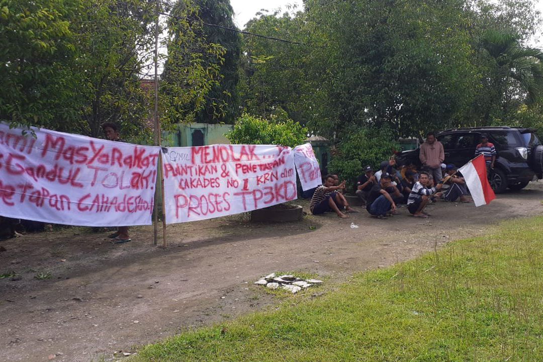Sengketa Pilkades, Warga Desa di Madiun Gerudug Kantor Kecamatan