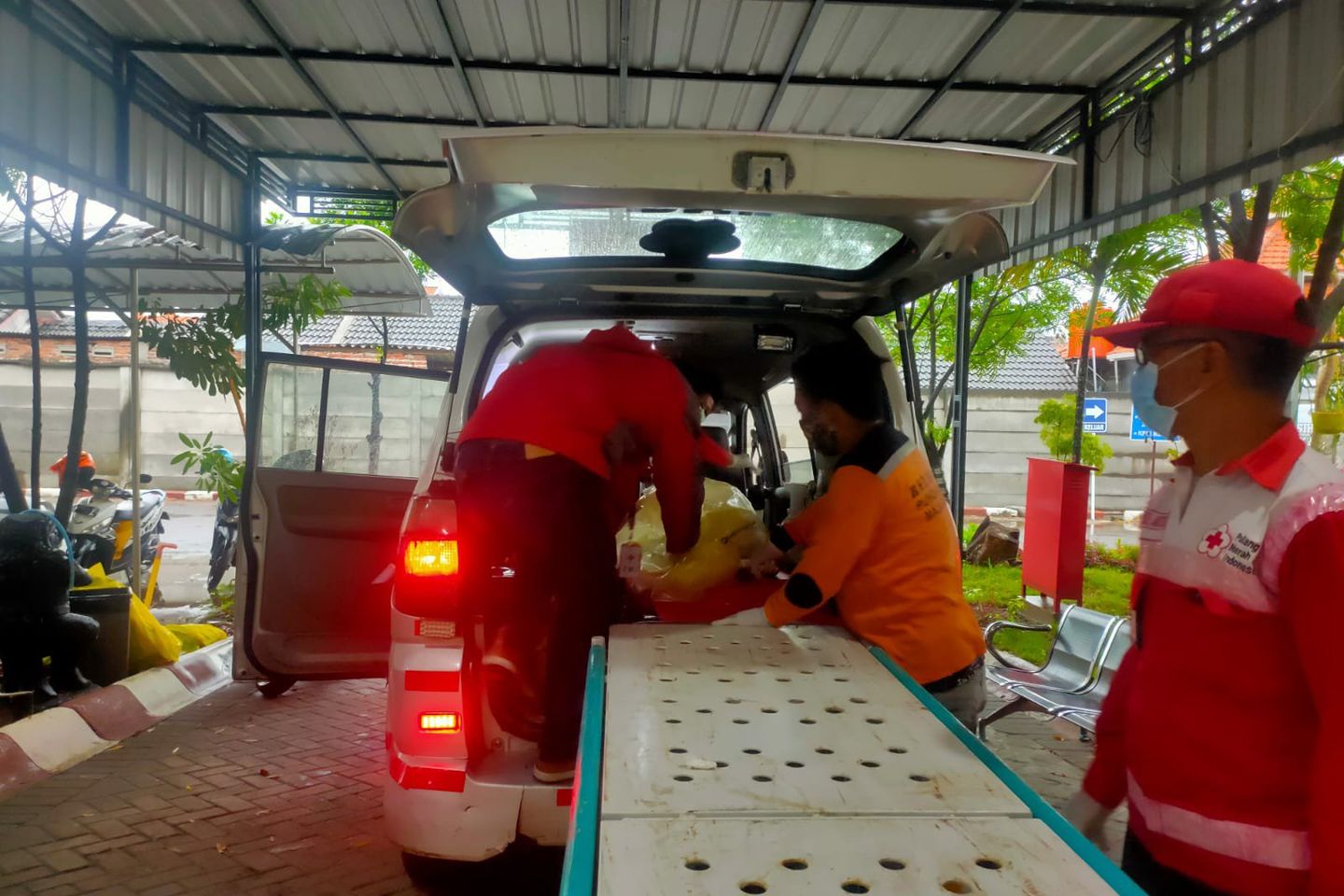 Diduga Tergelincir, Guru Muda di Mojokerto Tewas Tertabrak Pikap