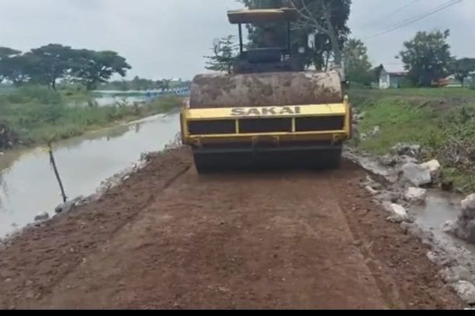 Belum Lelang, Pengurukan Jalan Sukodadi-Paciran Dilakukan Darurat