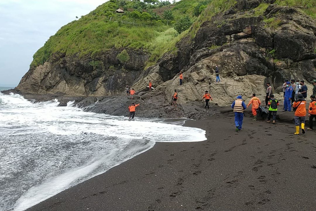 Polres Jember Periksa Pimpinan Ritual Maut di Pantai Payangan