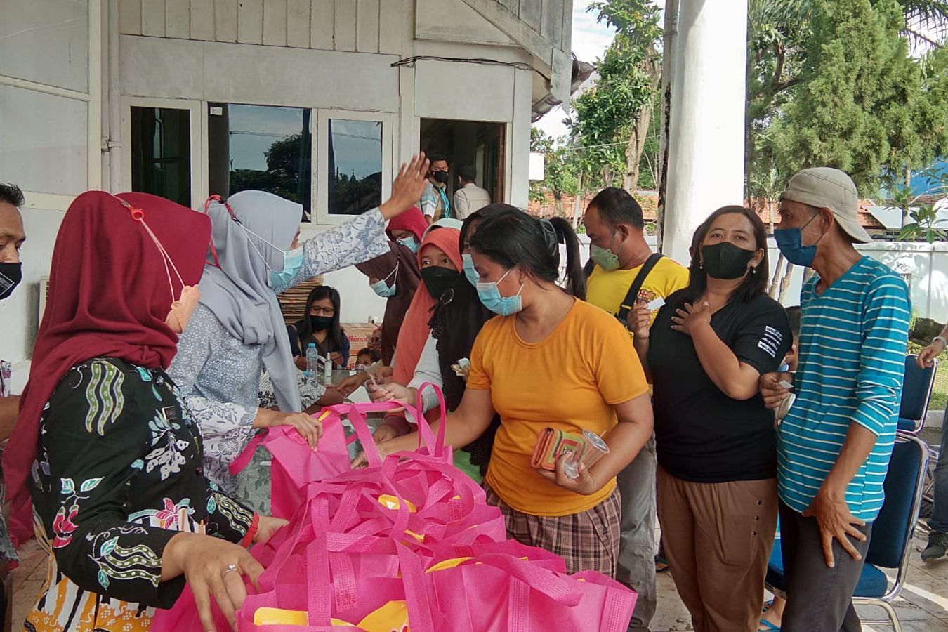 Khofifah Curiga Minyak Goreng Langka karena Ditimbun