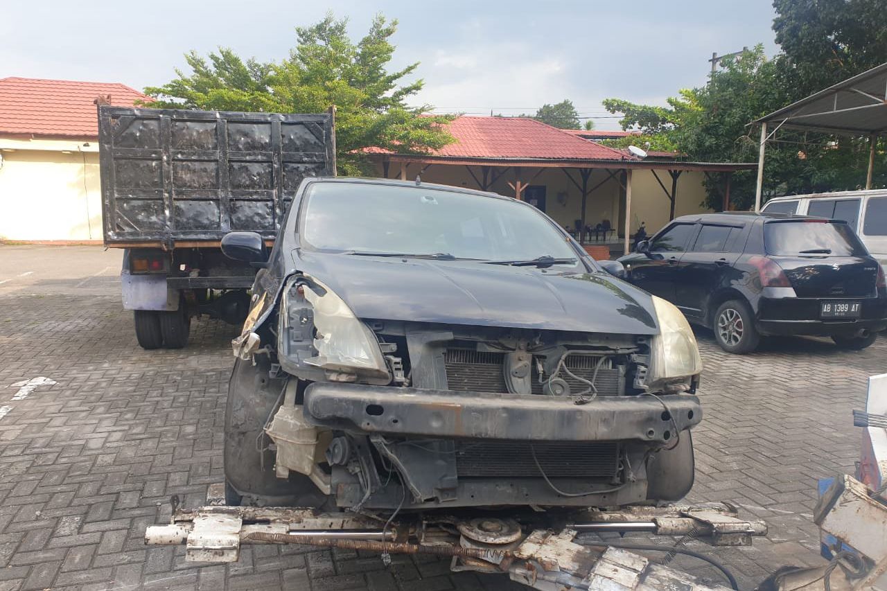 Aksi Heroik Polisi Naik Kap Mobil Tangkap Pengedar Sabu di Mojokerto