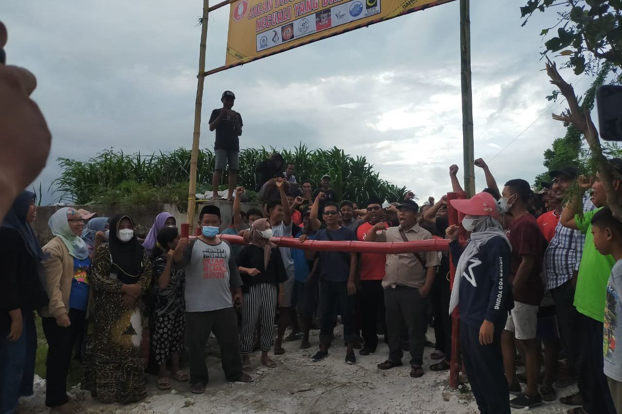 Sengketa Tambak Kerapu di Lamongan, Warga Tutup Akses Jalan Menuju Tambak