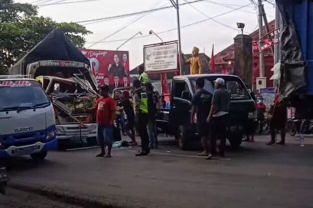 Truk Seruduk Truk di Probolinggo, Satu Korban Tewas