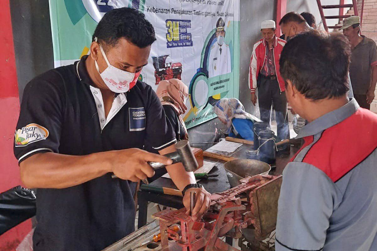 DKUPP Kota Probolinggo Lakukan Tera Ulang Timbangan Pedagang Pasar
