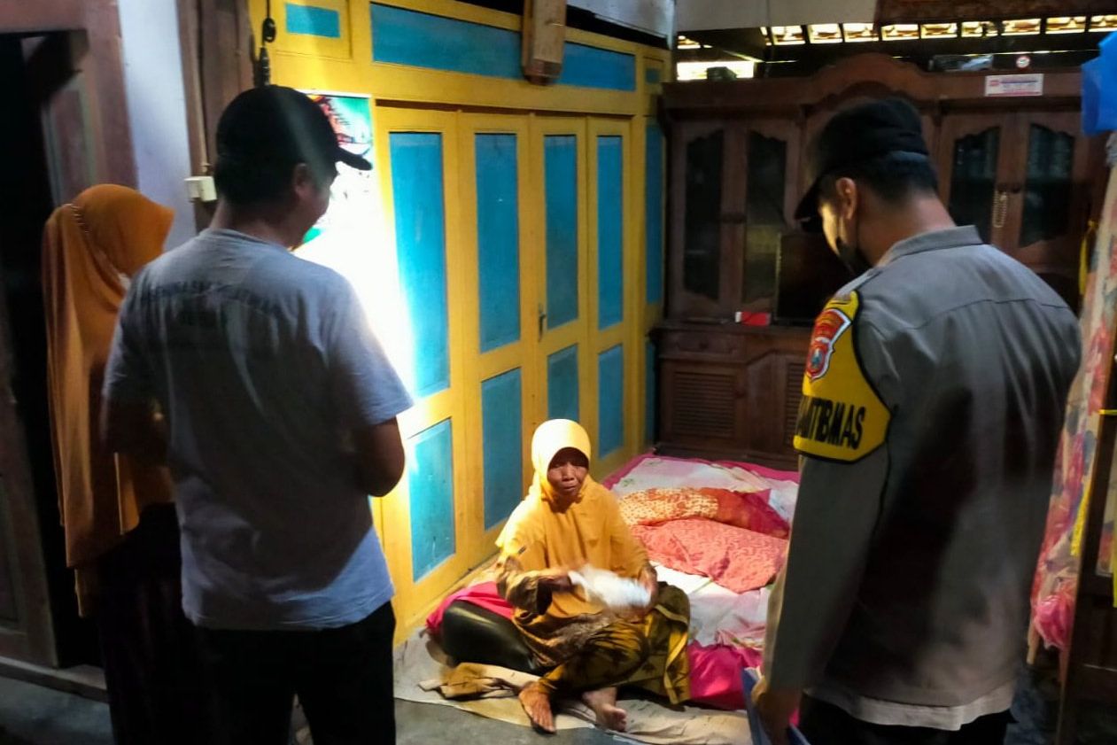 Nenek di Banyuwangi Lawan Pelaku Pemerasan Disertai Ancaman Pembunuhan dengan Tendangan Dua Kaki
