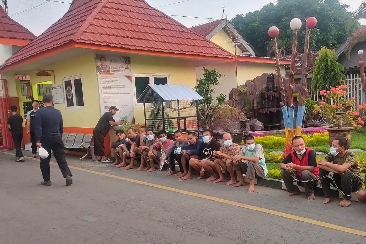 Kurangi Kapasitas, 28 Napi Lapas Kelas I Madiun Dilayar ke Ngawi dan Pasuruan