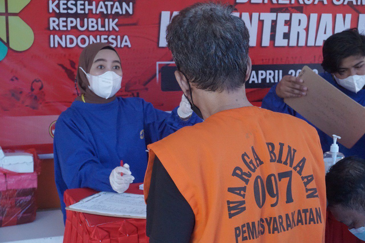 Penuhi Hak Kesehatan, Warga Binaan Lapas I Madiun Jalani Skrining TBC