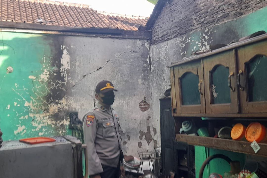Ditinggal Salat Idulfitri, Rumah Warga Mojokerto Terbakar