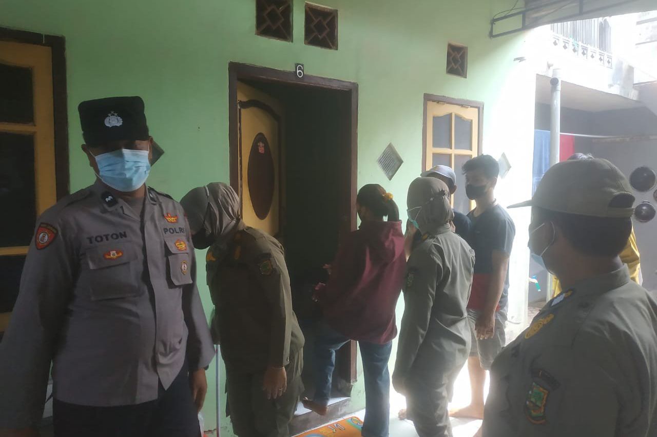 Razia Kos, Satpol PP Mojokerto Amankan Pasangan Bukan Suami Istri