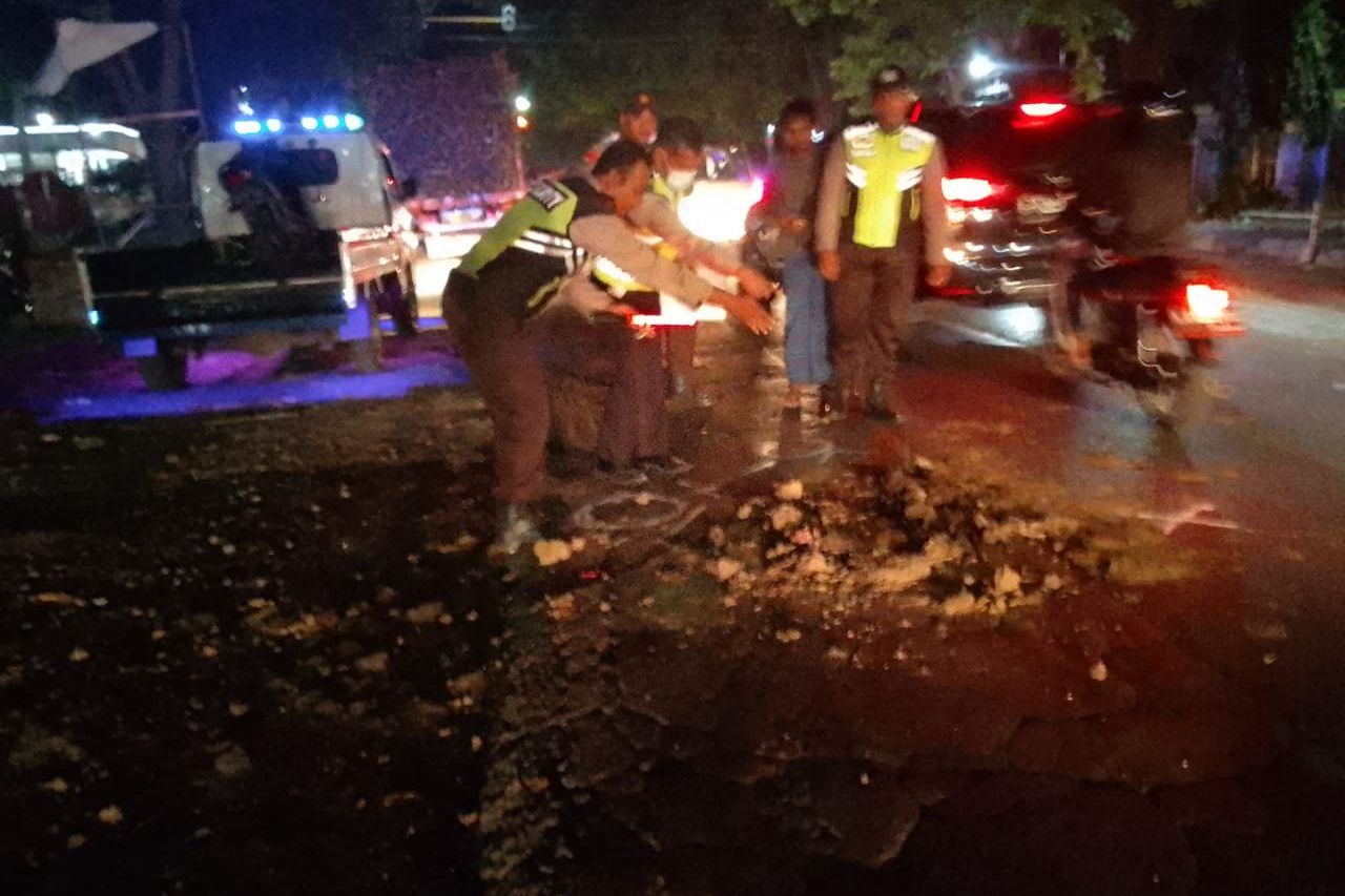 Ban Motor Selip, Kakek di Probolinggo Tewas Tertabrak Truk