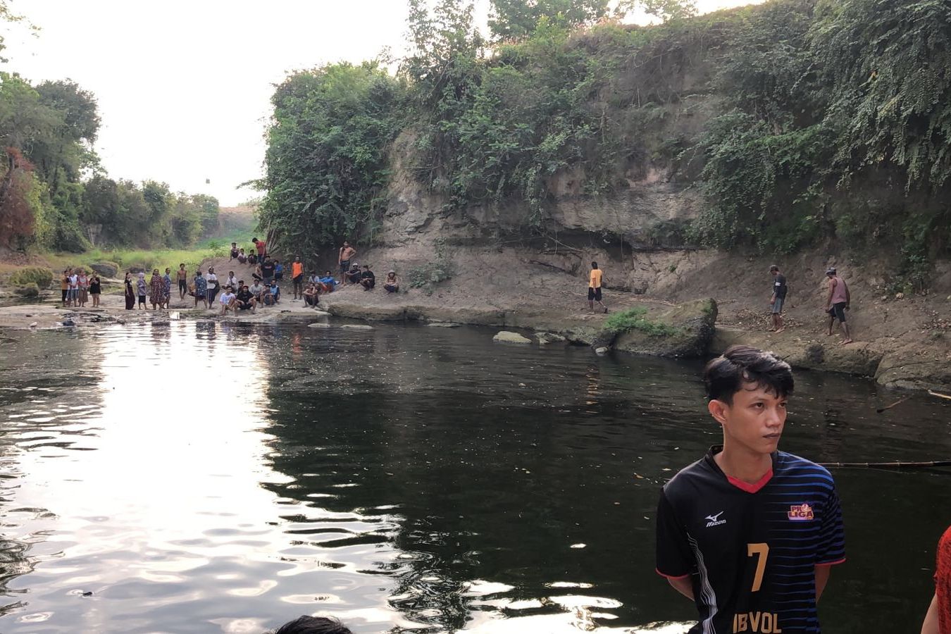 Terpeleset Saat Memancing, Anak dan Bapak Tewas Tenggelam di Madiun