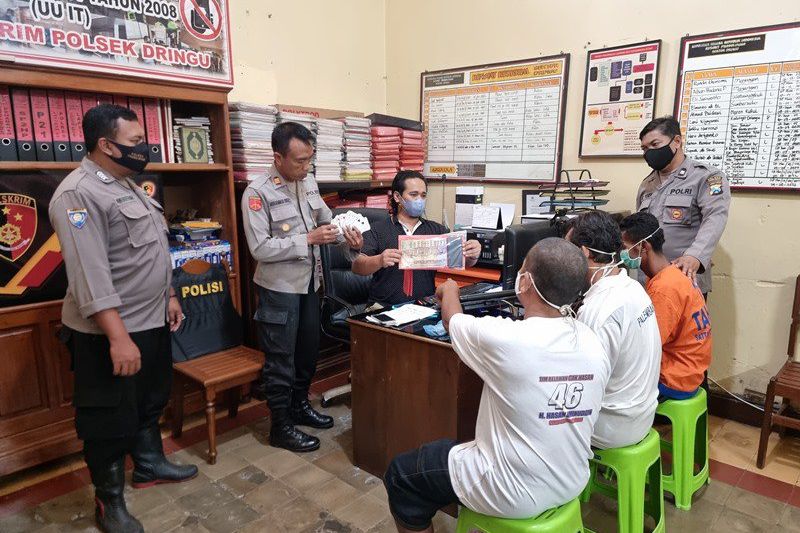 Meresahkan, Polisi Tangkap Para Pelaku Judi Kartu Remi di Probolinggo