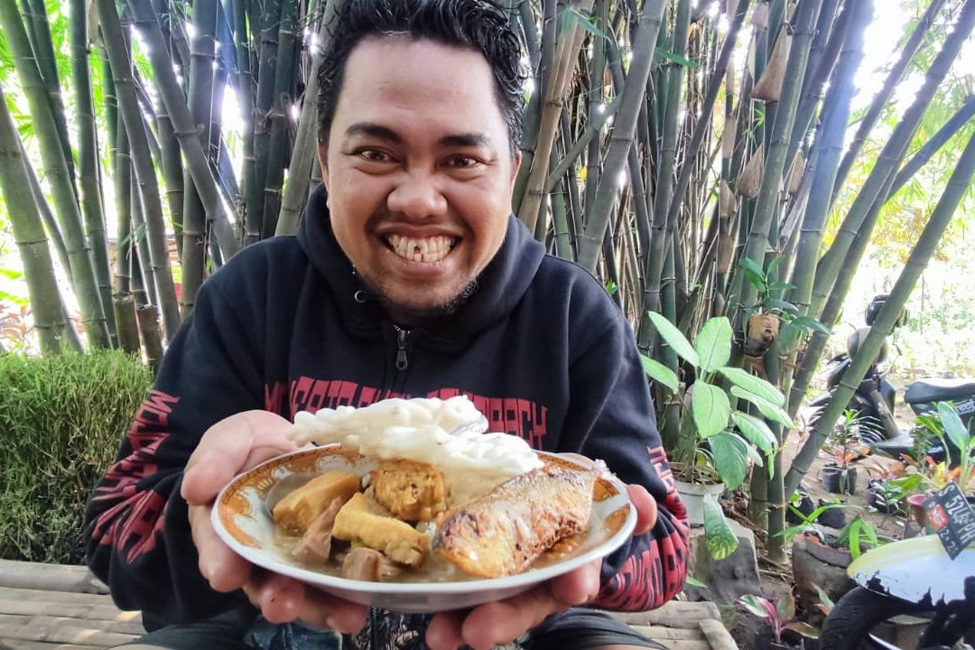 Bosan Menu Kafe? <em>Yuk</em> Incip Lodeh Barongan Mbah Rasta di Mojokerto