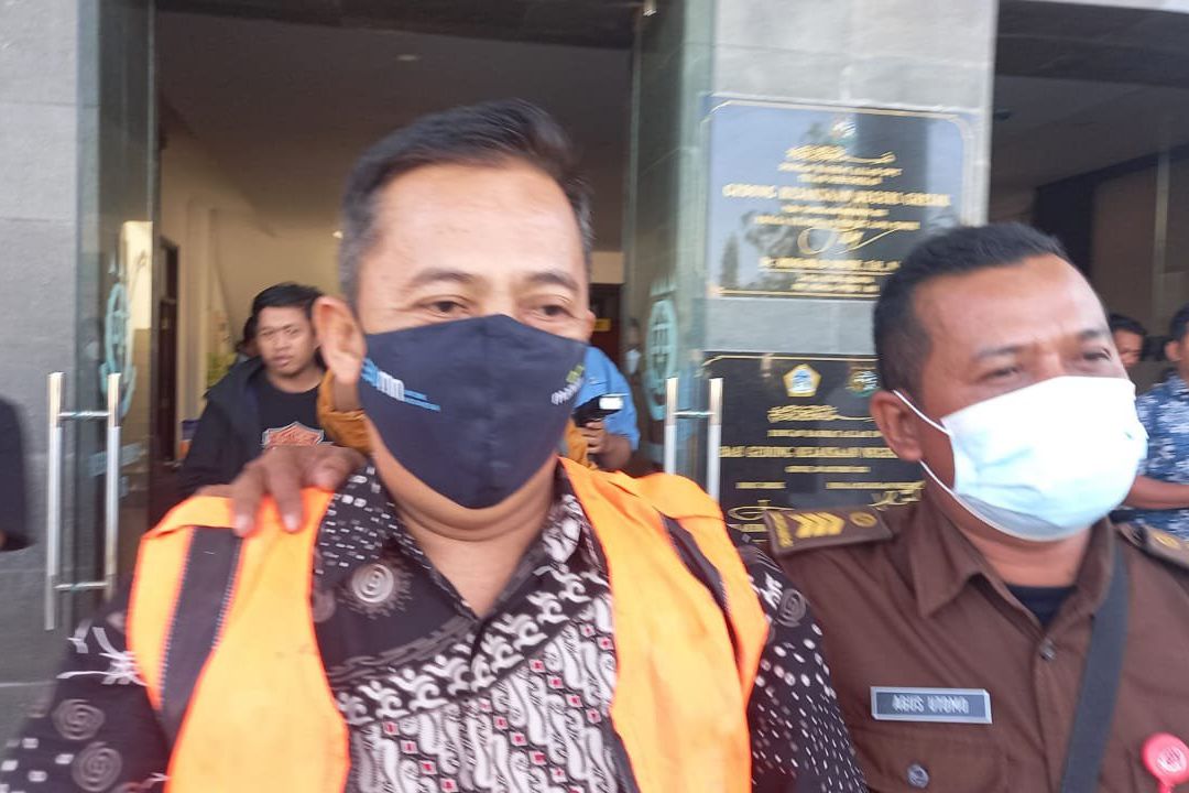Dugaan Korupsi APBDes, Kades Roomo Gresik Ditahan