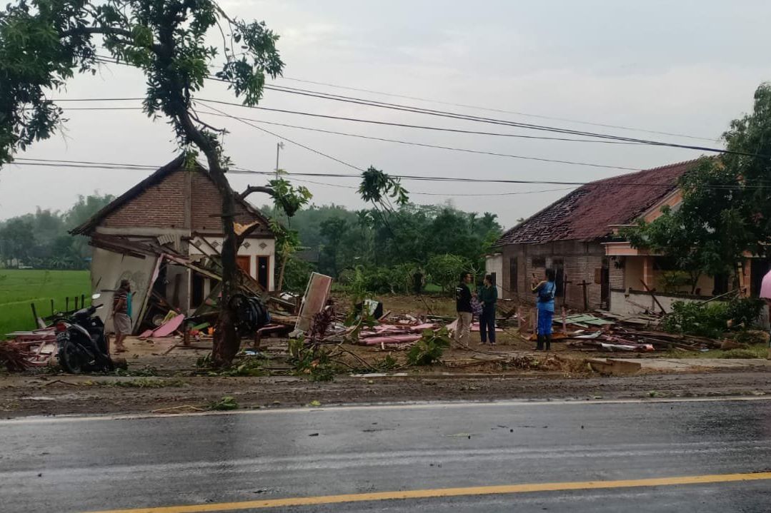 Puting Beliung, 2 Orang Terluka dan Puluhan Rumah Rusak di Madiun