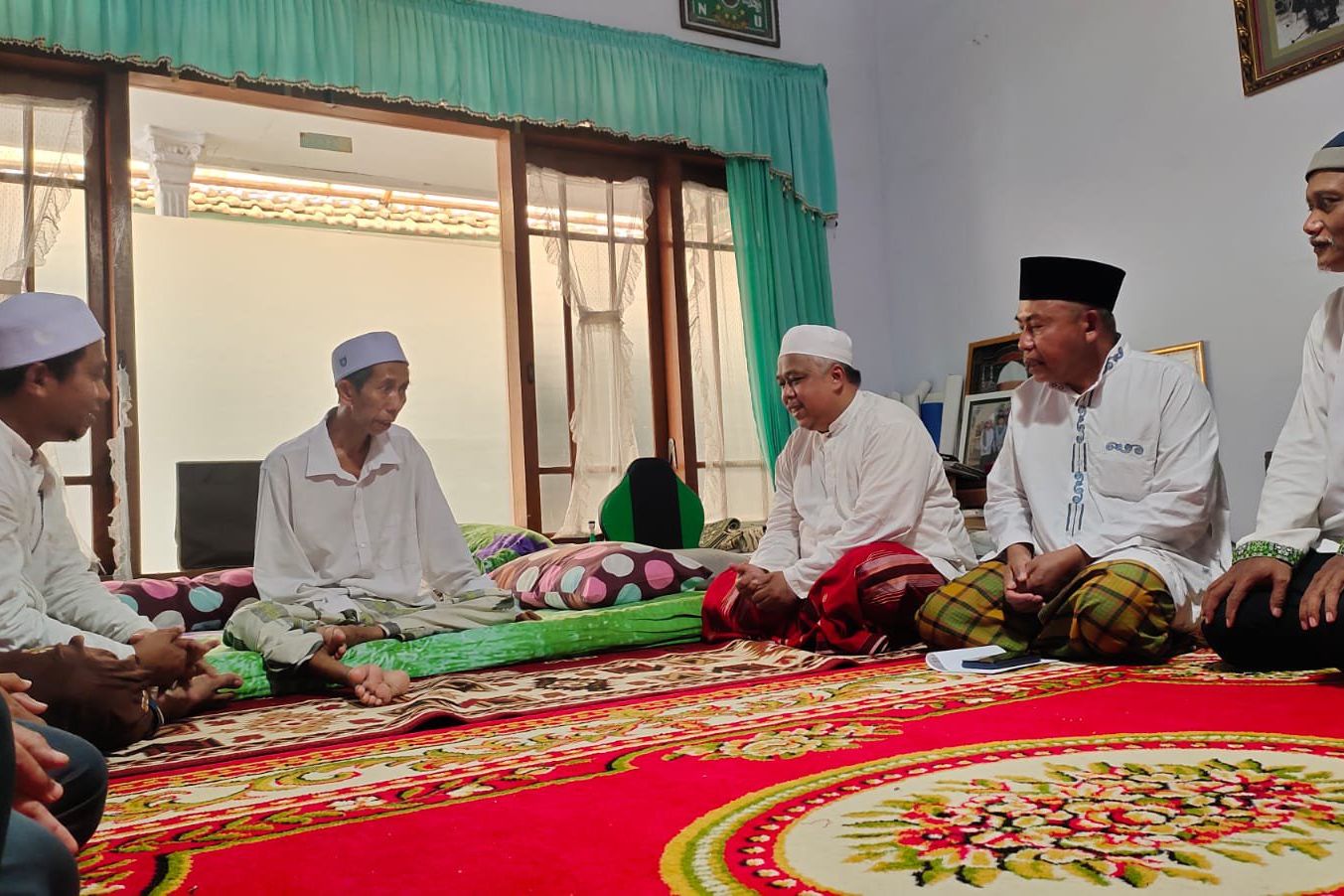 Pengurus PKS Jatim Jenguk Kiai Abdul Jalal Probolinggo