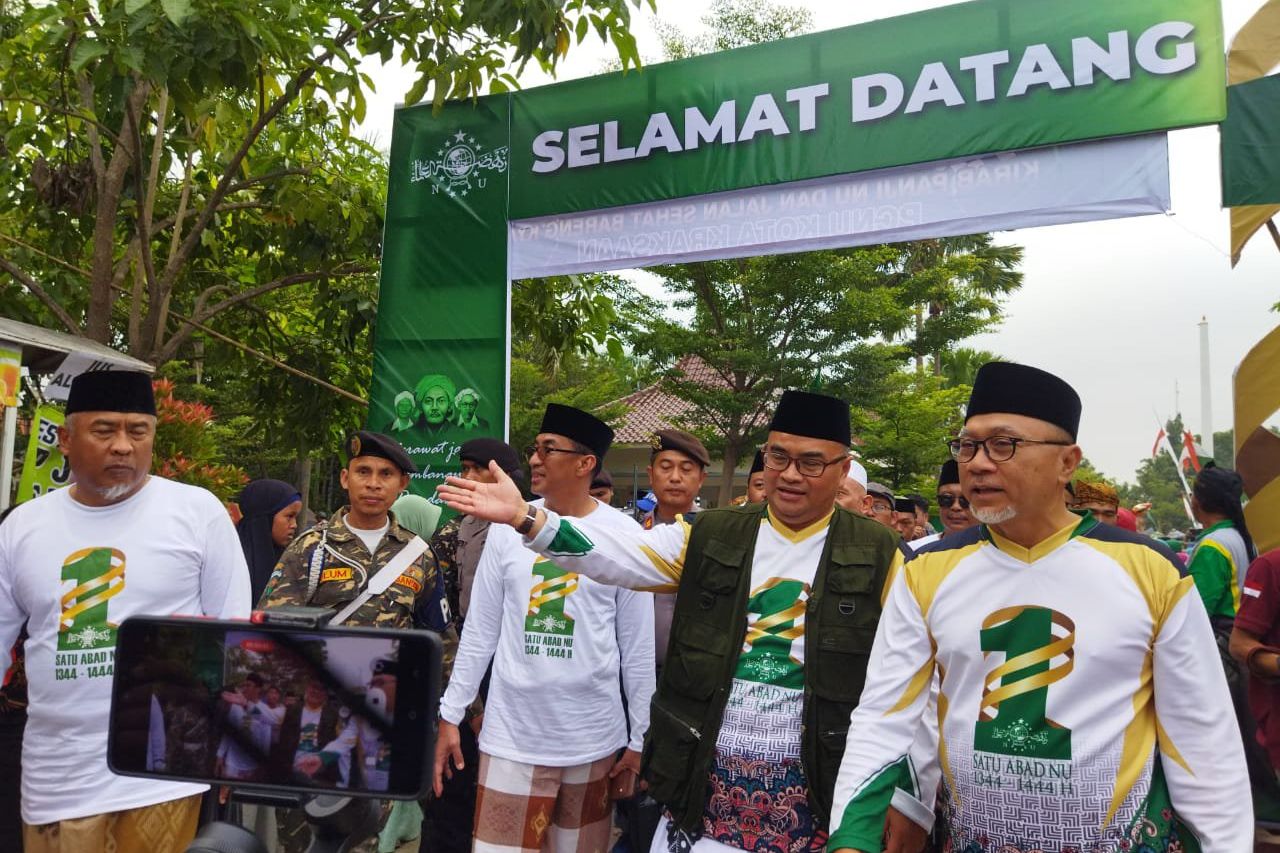 Ribuan Warga Nahdliyin Kraksaan Ikuti Kirab Panji dan Jalan Sehat Bersama Kiai