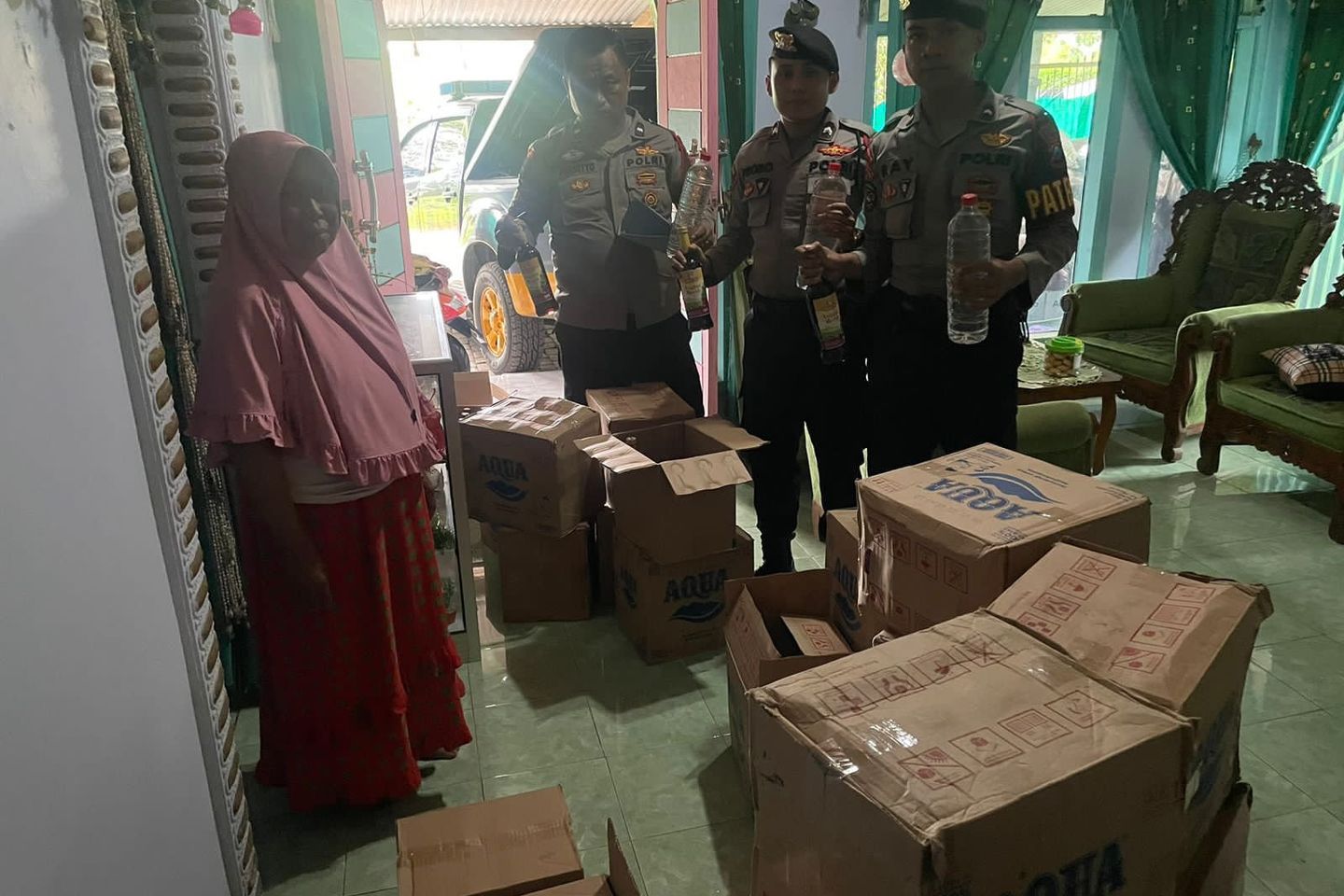 <strong>Kafe di Banyuanyar Probolinggo Digrebek Polisi Gegara Jual Miras</strong>