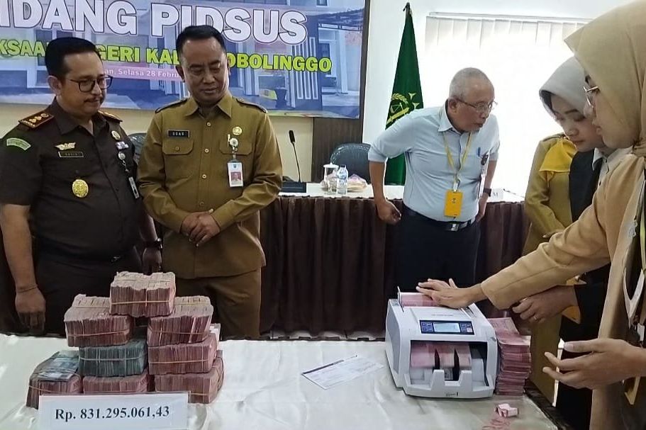 Kejari Kabupaten Probolinggo Kembalikan Dana Lebih Proyek Rambu Lalin Senilai Rp 800 Juta