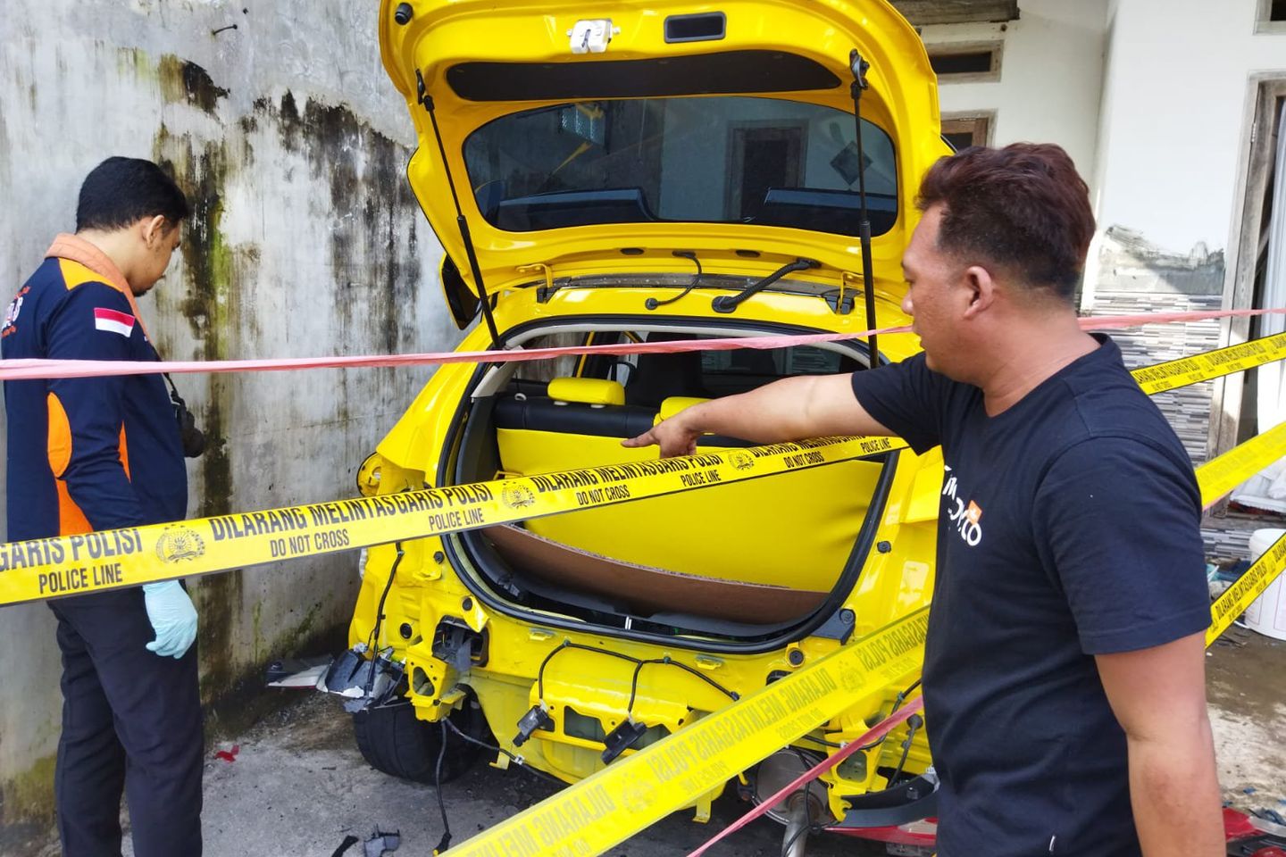 Teror Ledakan Bom Bondet Menimpa Mobil Kades Kedungrejoso Probolinggo