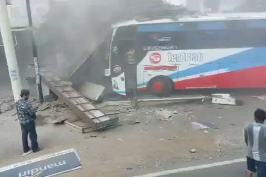 Lagi, Bus Alami Rem Blong Lalu Tabrak Pemotor di Jalur Lintas Selatan Probolinggo