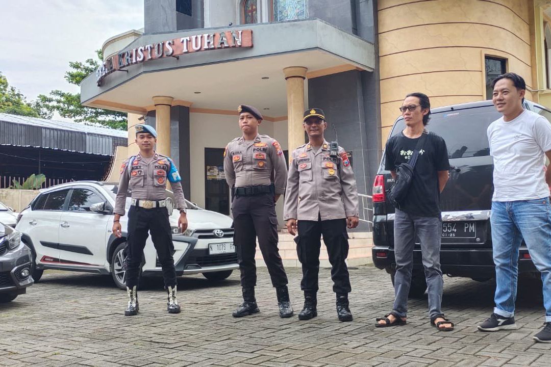 <strong>92 Personil Polres Probolinggo Kota Amankan Ibadah Peringatan Wafatnya Isa Al Masih</strong>