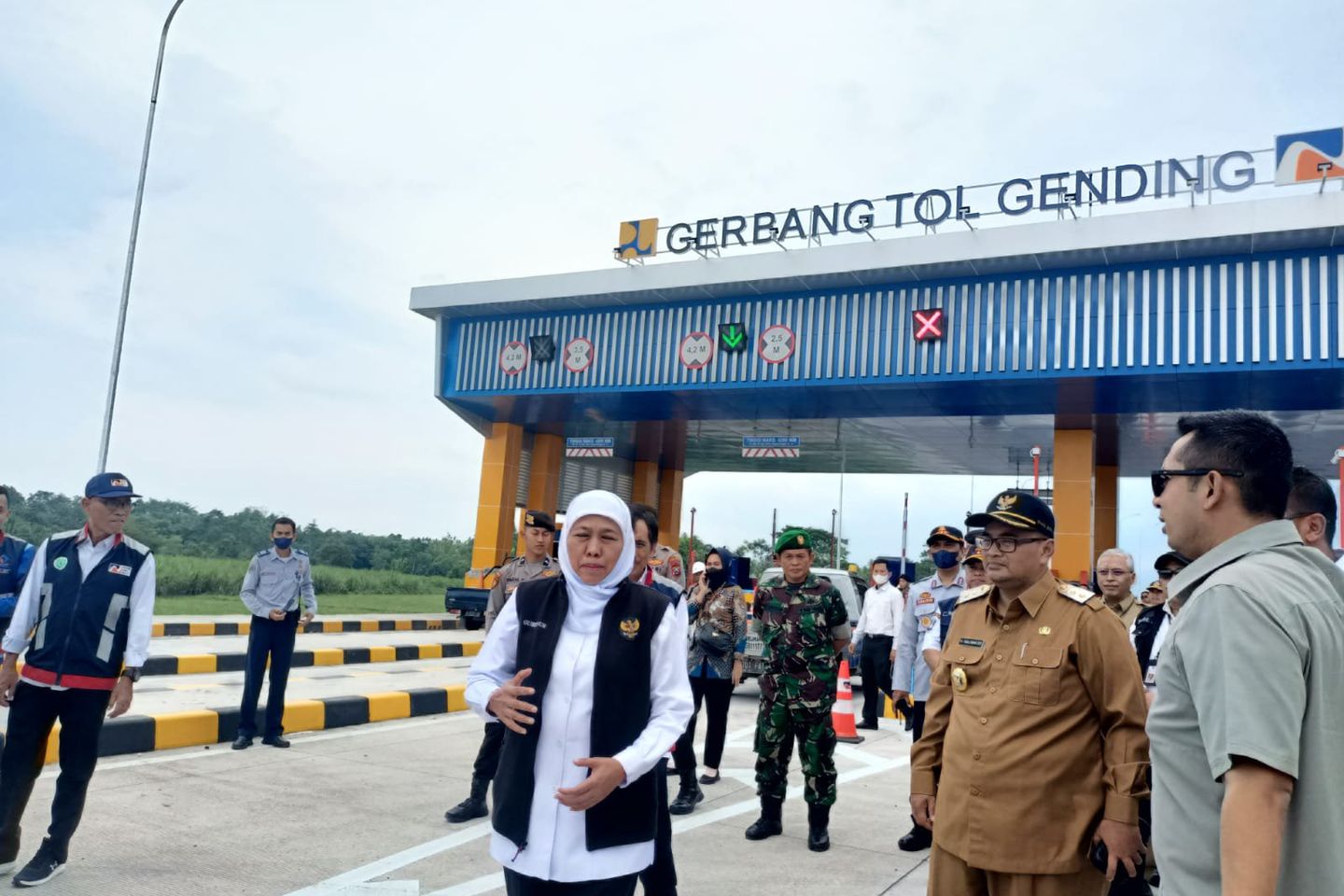 <strong>Gubernur Jatim dan Wabup Probolinggo, Tinjau Kesiapan Penggunaan Gerbang Exit Tol Gending</strong>