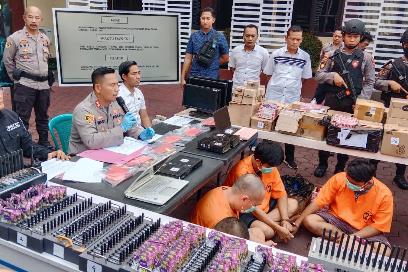 <strong>Polisi Ringkus Sindikat Pelaku Manipulasi Data Kartu Perdana Beromset Ratusan Juta</strong>