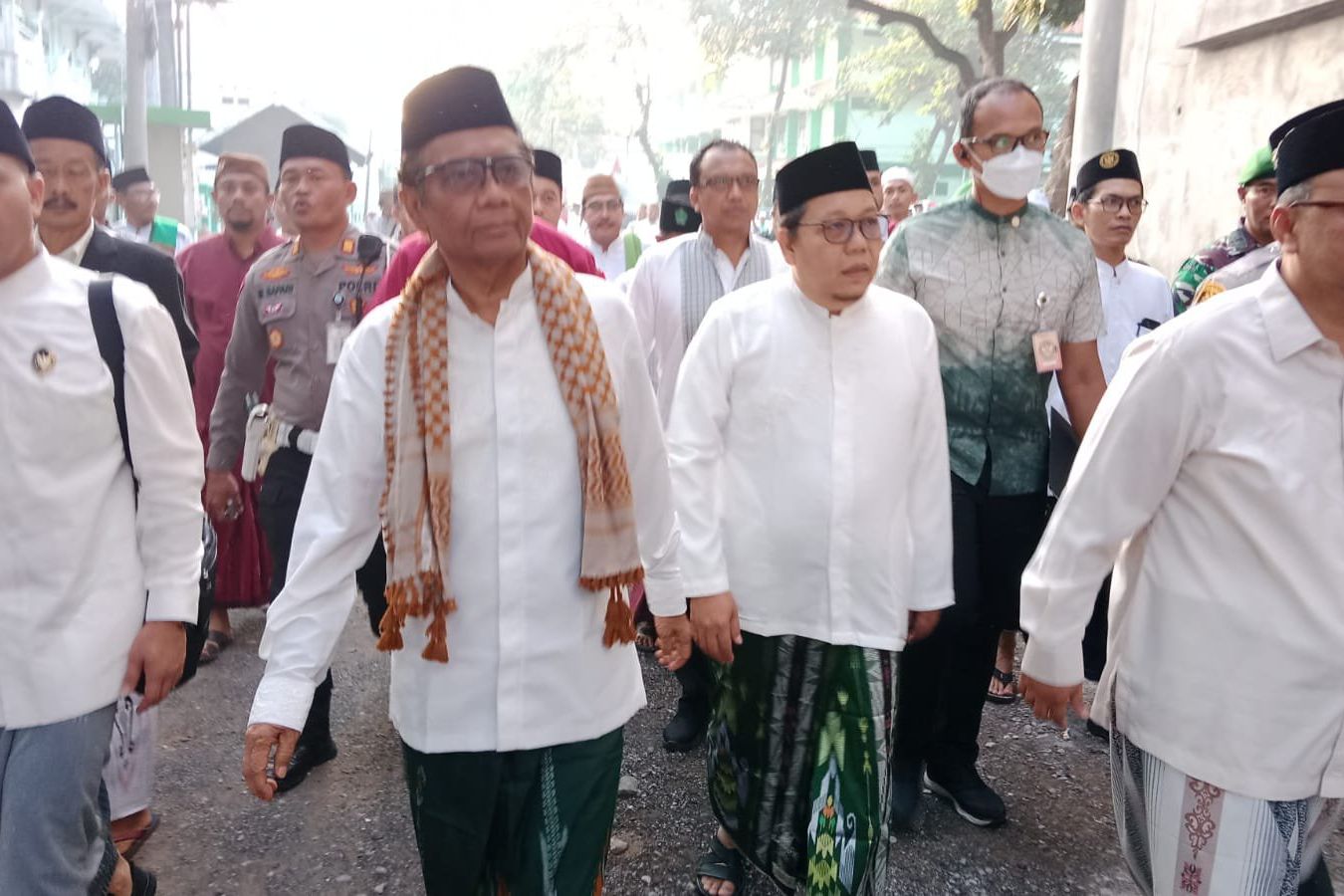 Menkopolhukam Mahfud MD, Sholat Ied di Ponpes Nurul Jadid Paiton