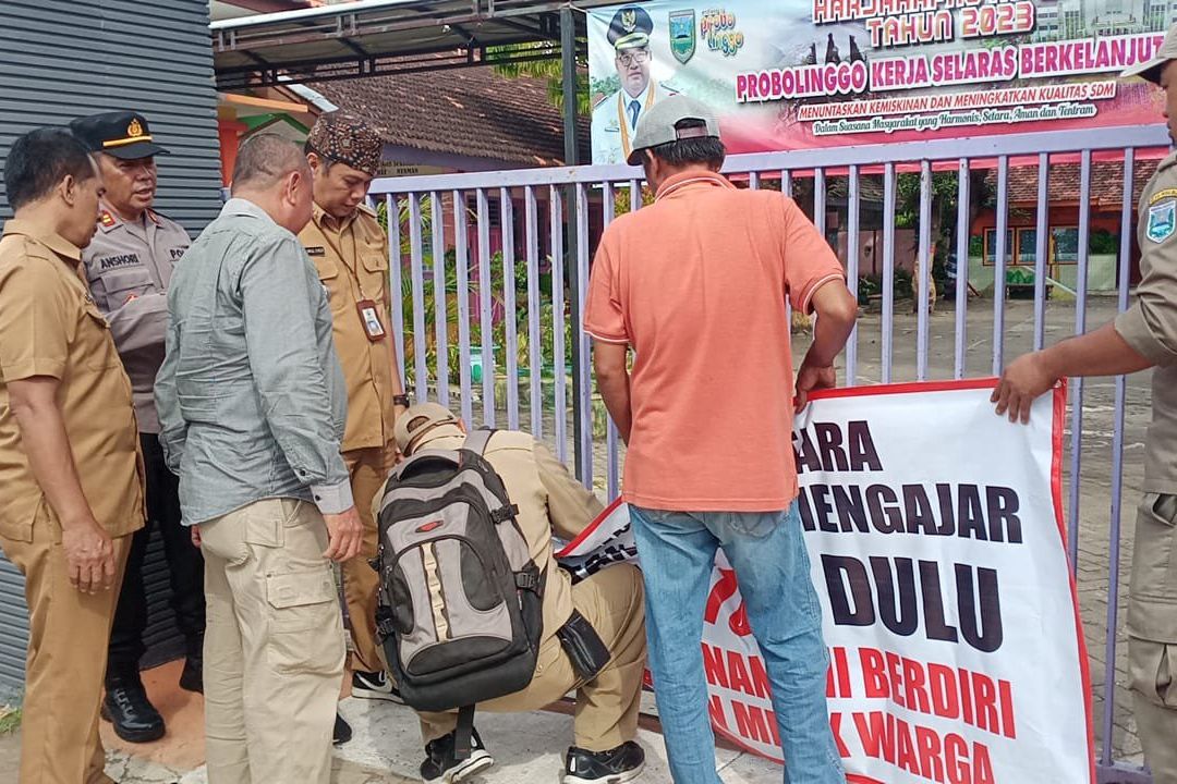 Sekolah Disegel Ahli Waris, Siswa SD di Probolinggo Belajar di Rumah RT  