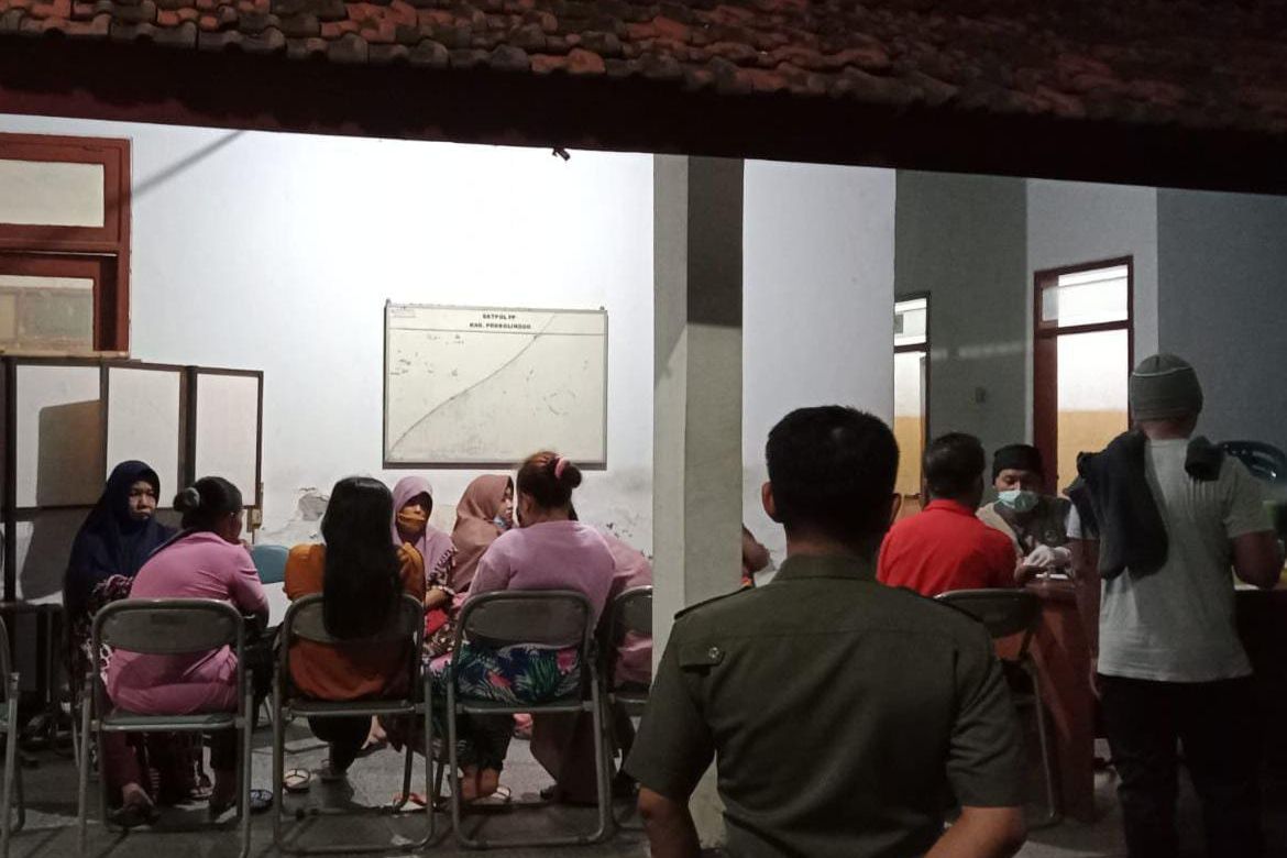 Satpol PP Probolinggo Jaring Belasan PSK di Sebuah Warung Kopi, Empat Diantaranya Reaktif HIV